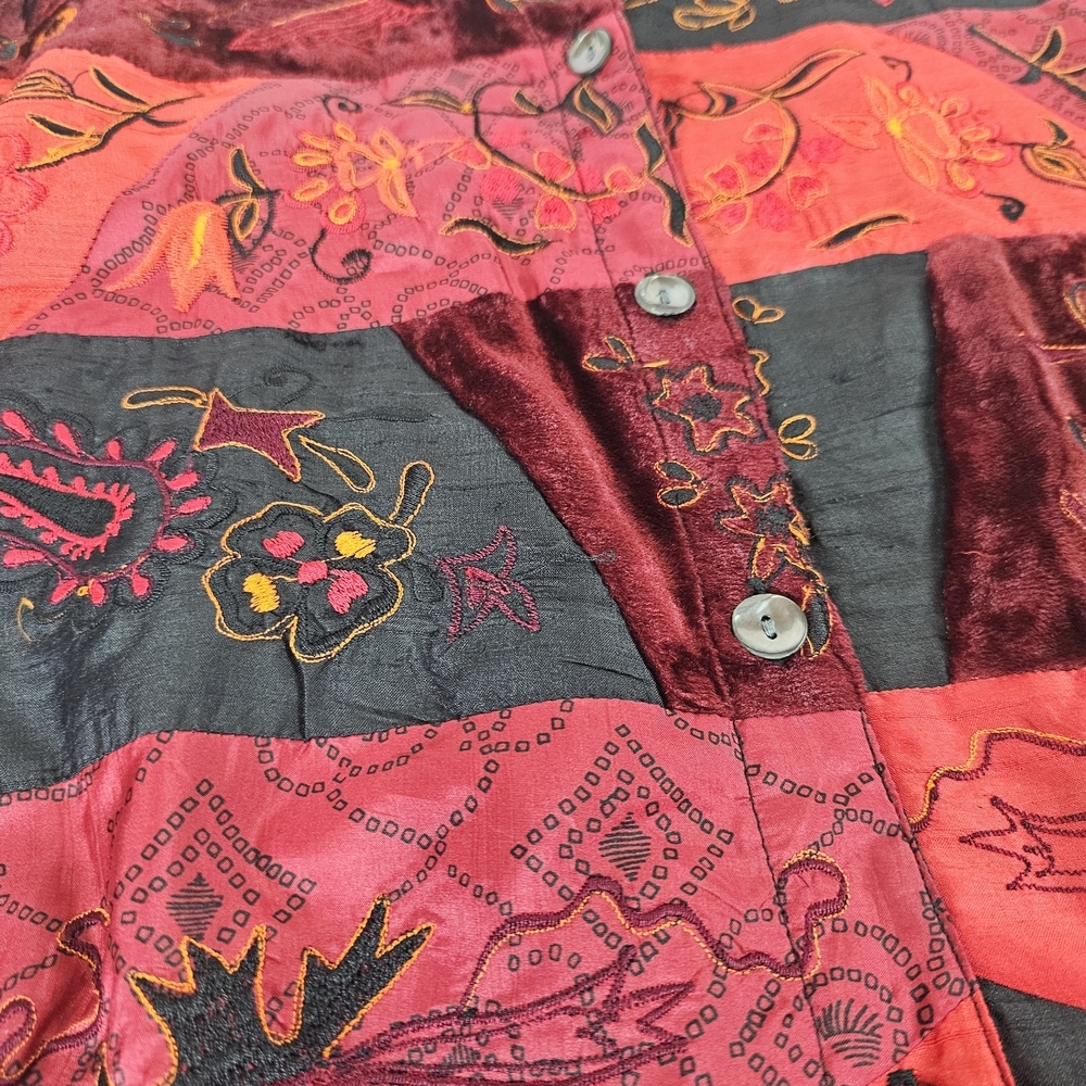 Chico's Red and Black Patterned Jacketvintage, dating its production to the 80s - Picture 8 of 15